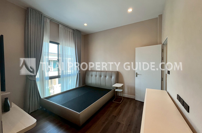 House with Shared Pool in Bangnatrad 